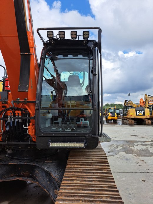 HITACHI ZX300LC-6